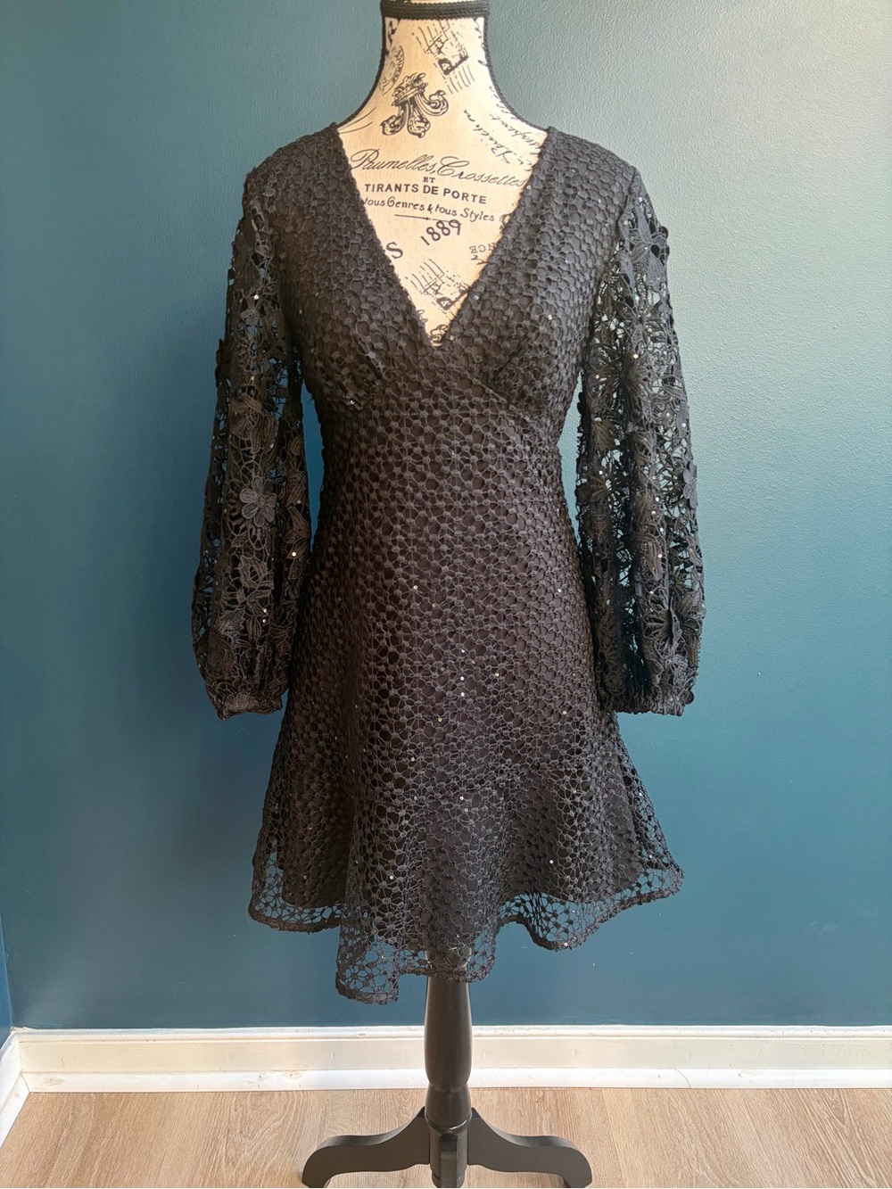 French Connection Caballo Sequin Lace Mini Dress Black Size 0 HOCO